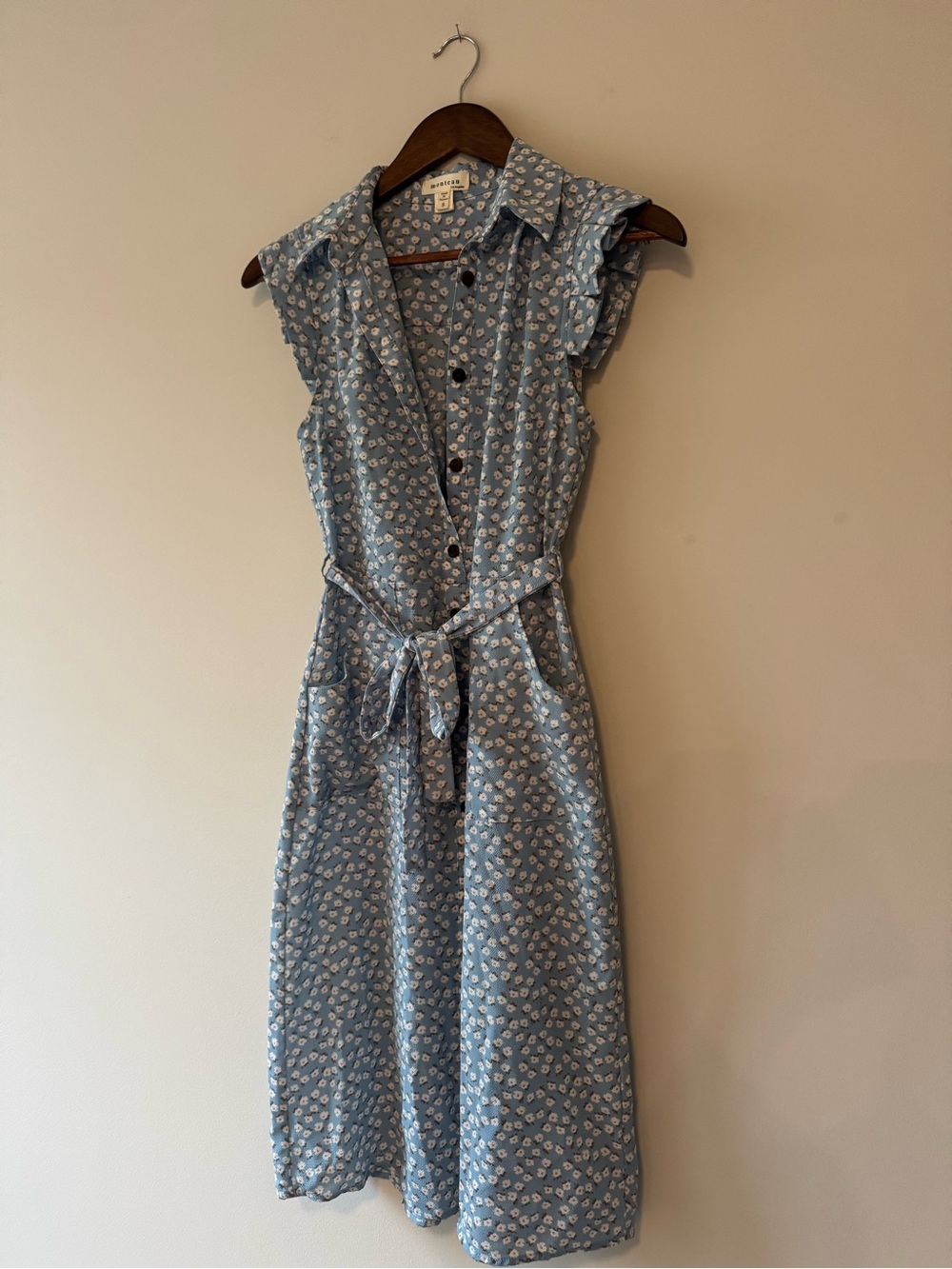 Sleeveless Blue Floral Button-Front Midi Dress with Tie Waist